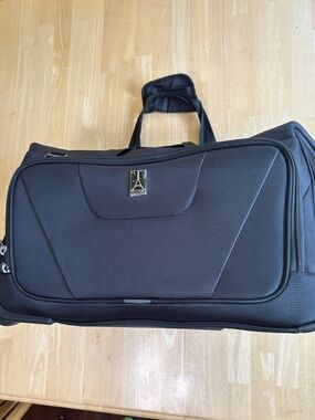 Travelpro Black wheeling Duffel Bag with Top Handles